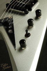 2023 - Kramer Dave Mustaine Vanguard Silver Metallic