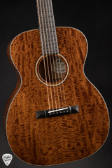 Bourgeois 00 Deep Body Hog Top - Beeswing Mahogany Acoustic Guitar