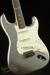 2022 - Fender Custom Shop LTD 1965 Stratocaster Journeyman - Aged Silver Sparkle