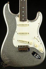2022 - Fender Custom Shop LTD 1965 Stratocaster Journeyman - Aged Silver Sparkle