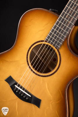 Taylor Custom #42 C14ce B5042 Grand Auditorium Bearclaw Sitka Spruce/Blackheart Sassafras – Shaded Edgeburst/NAMM 2025 Acoustic Guitar
