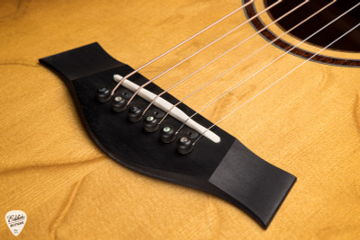 Taylor Custom #42 C14ce B5042 Grand Auditorium Bearclaw Sitka Spruce/Blackheart Sassafras – Shaded Edgeburst/NAMM 2025 Acoustic Guitar