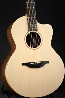 Sheeran by Lowden S04 Sitka Spruce/Figured Walnut