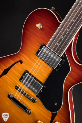 Collings SoCo LC – Dark Cherry Sunburst Electric Guitar