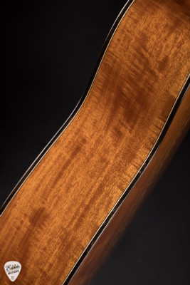 Bourgeois 00-12c Coupe Black Top - Italian Spruce & Sinker Mahogany Acoustic Guitar