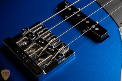 Fender American Ultra II Jazz Bass Noble Blue electric guitar