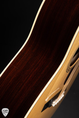 Collings 002H-T – Sitka Spruce & Indian Rosewood Acoustic Guitar