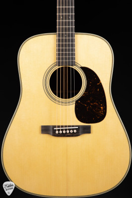 Martin HD-28 – Spruce & Rosewood Acoustic Guitar