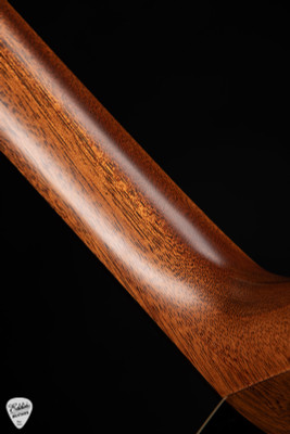 Martin HD-28 – Spruce & Rosewood Acoustic Guitar
