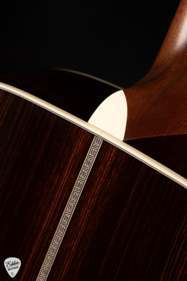 Martin HD-28 – Spruce & Rosewood Acoustic Guitar