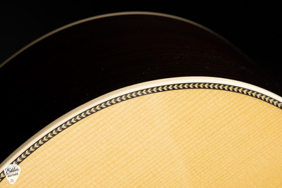 Martin HD-28 – Spruce & Rosewood Acoustic Guitar