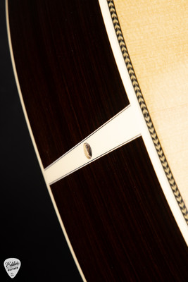Martin HD-28 – Spruce & Rosewood Acoustic Guitar