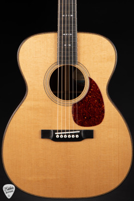 Bourgeois OM Signature Touchstone – Torrefied Sitka Spruce & Madagascar Rosewood Acoustic Guitar