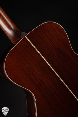 Bourgeois OM Signature Touchstone – Torrefied Sitka Spruce & Madagascar Rosewood Acoustic Guitar