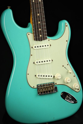 Fender Custom Shop Limited '62/'63 Stratocaster Journeyman Relic - Aged Seafoam Green #CZ548464
