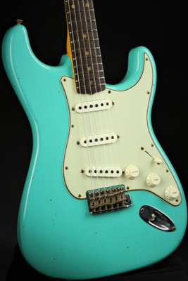 Fender Custom Shop Limited '62/'63 Stratocaster Journeyman Relic - Aged Seafoam Green #CZ549020