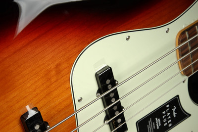 2022 - Fender Player Plus Active Jazz Bass - 3-Color Sunburst #MX21192890A