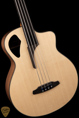 Furch Bc 62-SW 4 FR Sitka Spruce & Walnut Fretless Acoustic Bass