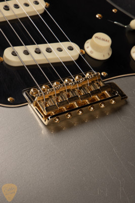 Fender Custom Shop Limited Edition ’65 Dual-Mag II Stratocaster Journeyman Aged Inca Silver Electric Guitar