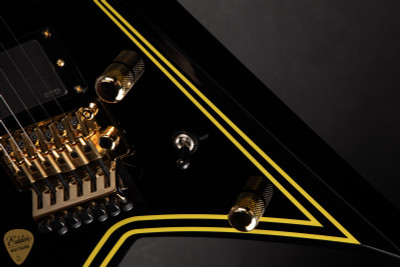 Jackson MJ Series Rhoads RR24MG electric guitar Black with Yellow Pinstripes