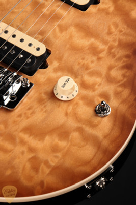 Ernie Ball Music Man Axis - Honey Pot Quilt