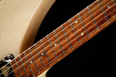 Rickenbacker 330 - Maple Glo #2406728 - Eddie's Guitars