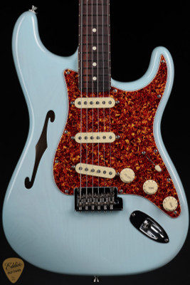 Fender Limited Edition American Professional II Stratocaster Thinline - Transparent Daphne Blue