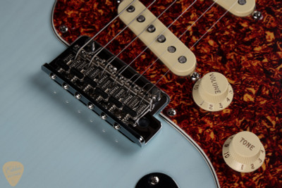 Fender Limited Edition American Professional II Stratocaster Thinline - Transparent Daphne Blue