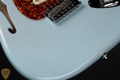 Fender Limited Edition American Professional II Stratocaster Thinline - Transparent Daphne Blue