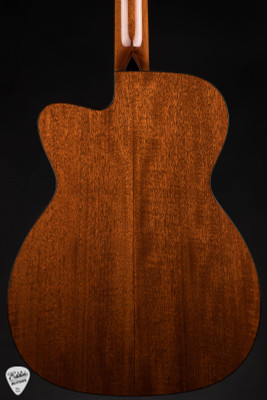 Collings OM1A Cutaway – Baked Sitka Spruce & Honduran Mahogany Acoustic Guitar