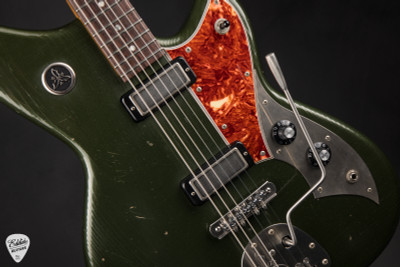 Novo Serus J Baritone Electric Guitar in Cadillac Green