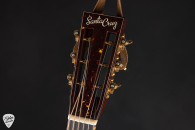 Santa Cruz OM Custom – Bearclaw Swiss Moon Spruce & African Blackwood Acoustic Guitar