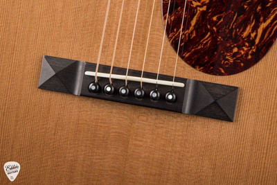 Huss & Dalton 000-SP – Western Red Cedar & Figured Claro Walnut Acoustic Guitar