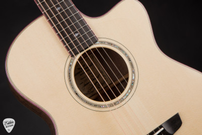 Goodall Grand Concert Cutaway – Italian Spruce & Curly Walnut Acoustic Guitar