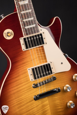 Gibson Les Paul Standard ’60s Figured Top Electric Guitar in Bourbon Burst