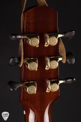 Santa Cruz Fingerstyle Custom – Ancient Orcas Island Cedar & Mun Ebony Acoustic Guitar