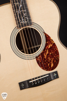 Huss & Dalton Traditional OM Custom – Bearclaw Italian Spruce & Madagascar Rosewood Acoustic Guitar