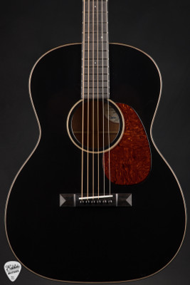Bourgeois OMS Country Boy Black Top – Sinker Sitka Spruce & Sinker Mahogany Acoustic Guitar