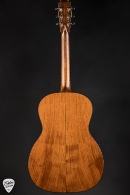 Bourgeois OMS Country Boy Black Top – Sinker Sitka Spruce & Sinker Mahogany Acoustic Guitar