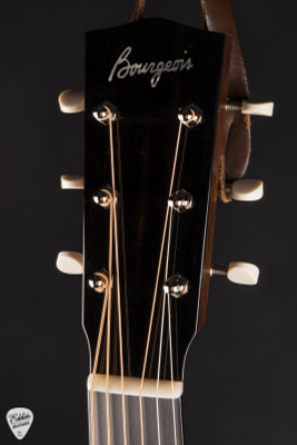 Bourgeois The Standard Small Jumbo Carved Back – Italian Spruce & Honduran Mahogany Acoustic Guitar