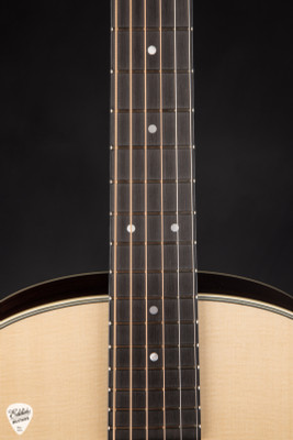 Bourgeois The Standard Small Jumbo Carved Back – Italian Spruce & Honduran Mahogany Acoustic Guitar