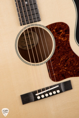 Bourgeois The Standard Small Jumbo Carved Back – Italian Spruce & Honduran Mahogany Acoustic Guitar