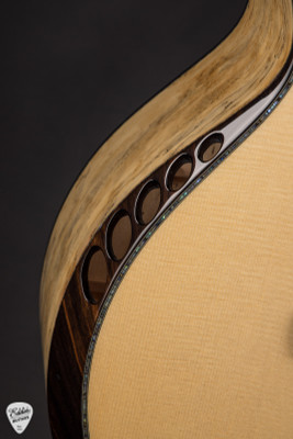 Kevin Ryan Cathedral Grand Fingerstyle – Engelmann Spruce & Spalted Tamarind Acoustic Guitar