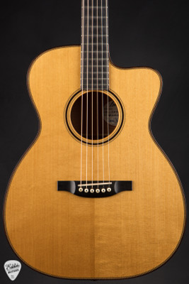 2019 – Bourgeois OMC DB Signature – Aged Tone Adirondack Spruce & Honduran Fiddleback Mahogany Acoustic Guitar
