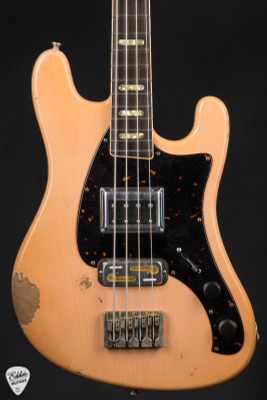 Castedosa Conchers Short Scale Bass Guitar in Aged Shell Pink