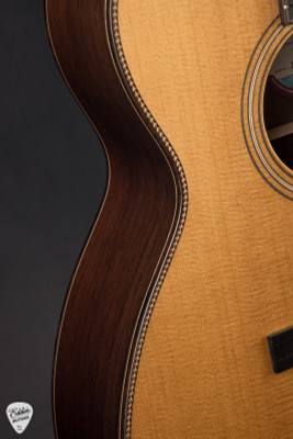 Bourgeois Touchstone Signature OM – Torrefied Sitka Spruce & Madagascar Rosewood Acoustic Guitar
