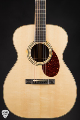 2017 – Huss & Dalton OM Custom Acoustic Guitar with Bearclaw Italian Spruce & Ziricote