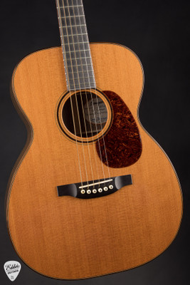 2016 – Bourgeois 00 Custom Acoustic Guitar with Redwood & English Walnut