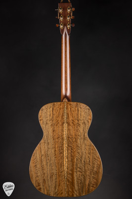 2016 – Bourgeois 00 Custom Acoustic Guitar with Redwood & English Walnut