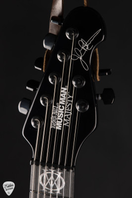 Ernie Ball Music Man Majesty 7 - Dark Side